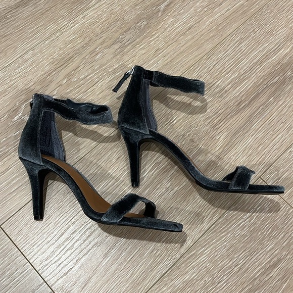 14th & Union Velvet Grey 3” High Heels - size: 7 - Picture 3 of 9